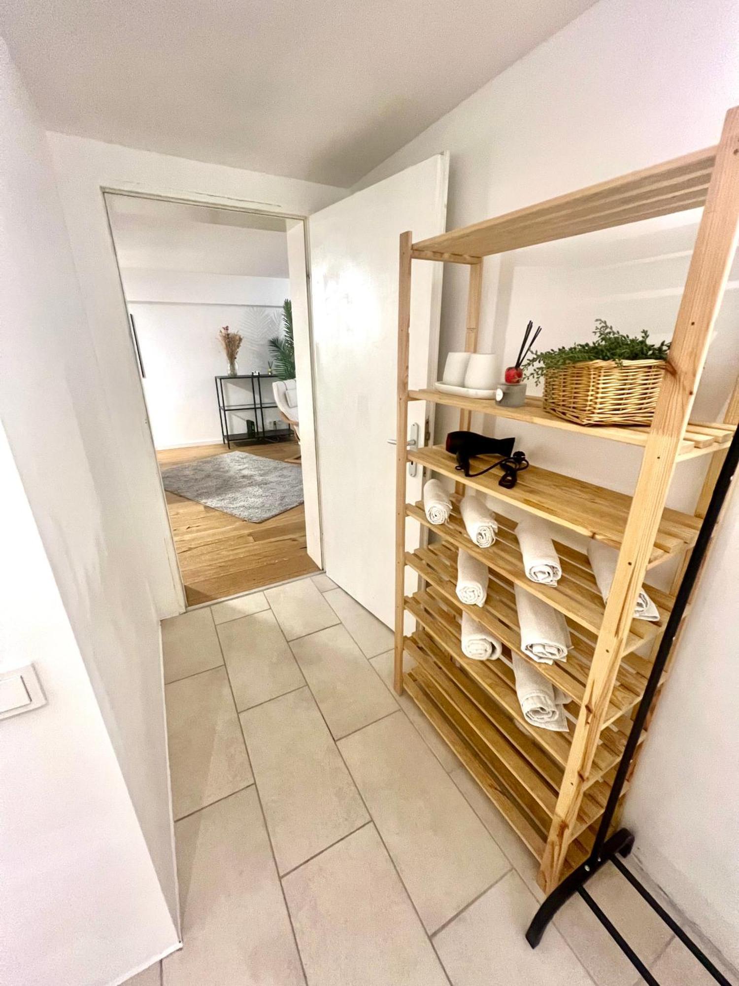 Gemuetliche Souterrain Wohnung Neben Der Universitaetsklinik In Homburg Esterno foto